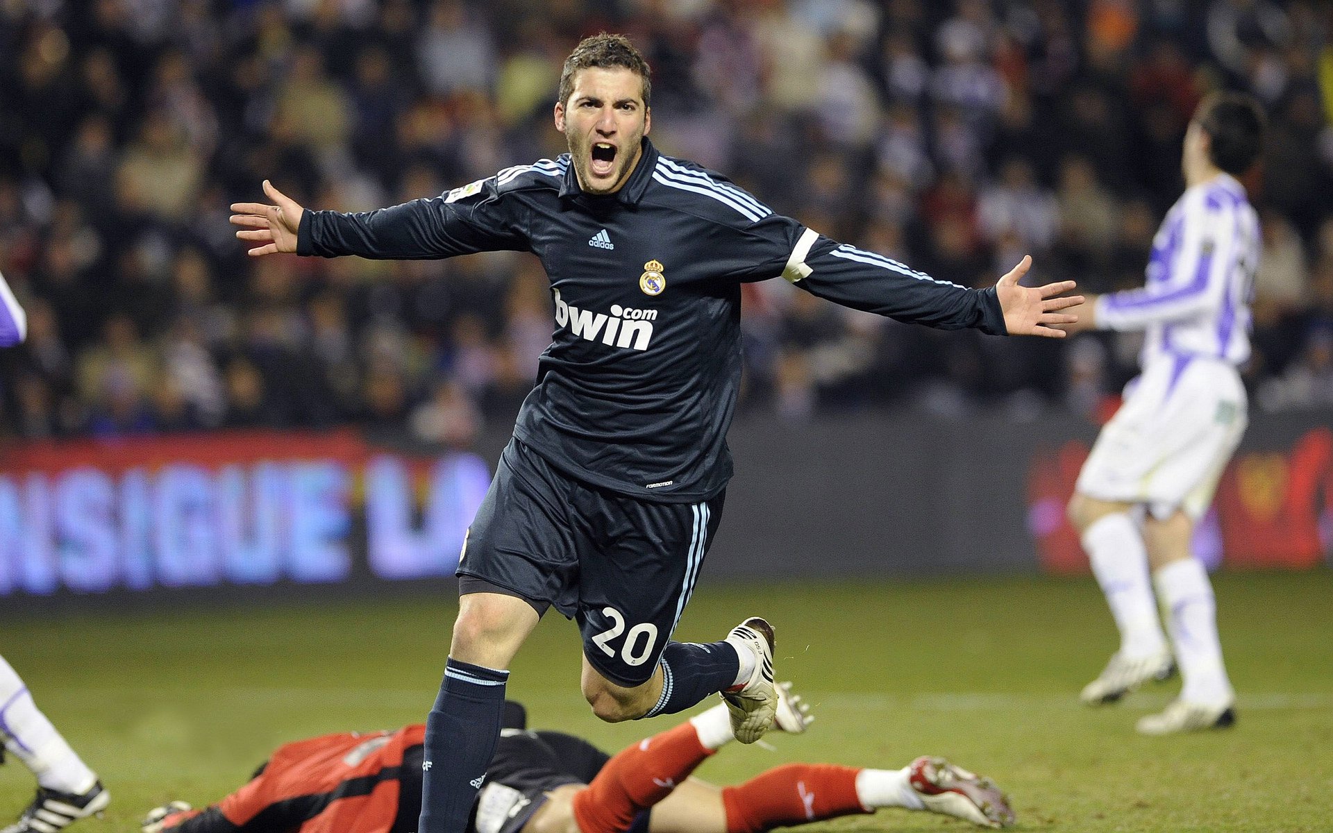 最新足球赛况:女子比赛中的巅峰表现!,女子足球视频